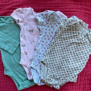 Lot of 4 Carter’s baby girl shirts. Size 3 months 🩷